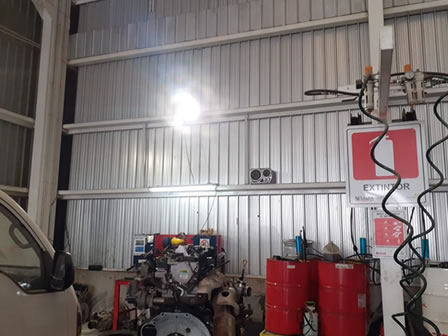 Instalación de focos LED para puestos de trabajo de mecánicos, en SALFA Ruta 68.