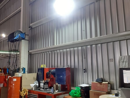 Instalación de focos LED para puestos de trabajo de mecánicos, en SALFA Ruta 68.
