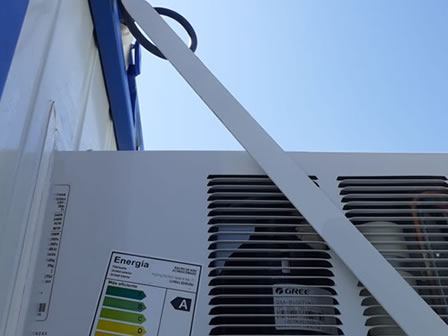 Instalación eléctrica provisoria de contenedores para exámenes COVID en club palestino, esto al igual que en varios Mall Plaza, esto para Integramedica (parte de BUPA)