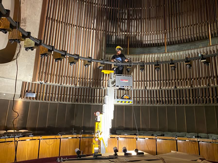 Cambio luminarias antiguas a tecnología LED (Philips) en salón Raúl Prebisch en recinto de Naciones Unidas (ONU)