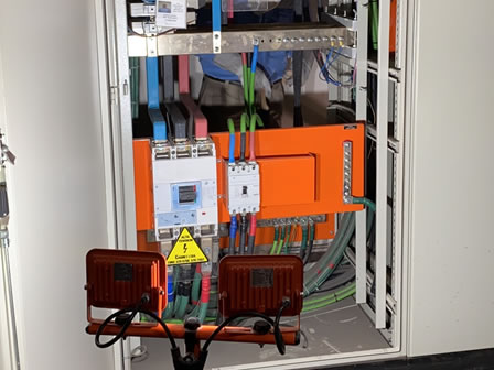 Instalación y tendido de 160 metros de cable de 500 MCM, esto, entre integramedica y Mall Plaza Egaña.