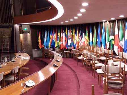 Instalación de nuevos focos LED y cinta LED para el área de presidencial del salón Raúl Prebisch en recinto de Naciones Unidas (ONU)